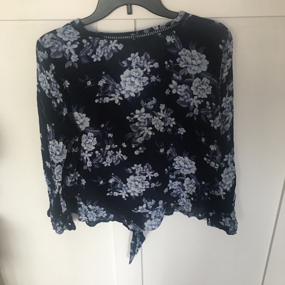 American Eagle top - Picture 2 of 2